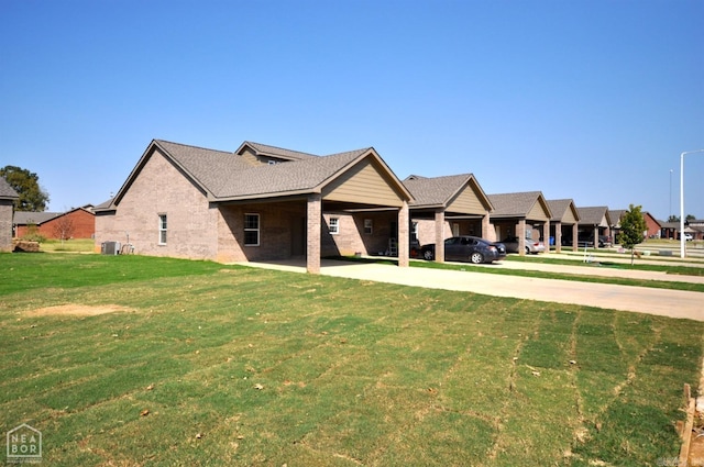 view of front of home featuring a front lawn