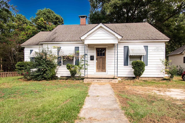 bungalow-style home featuring a front lawn