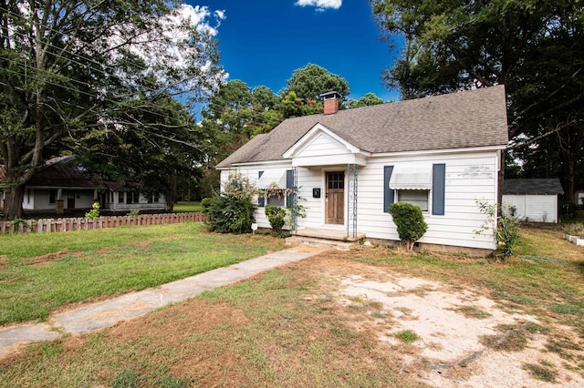 view of front of property with a front yard