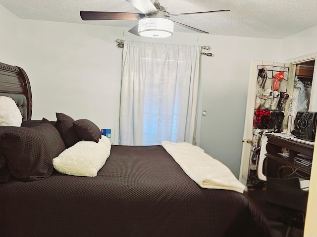 bedroom featuring a ceiling fan and a textured ceiling