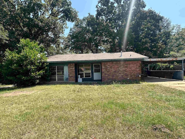 ranch-style home with a front yard