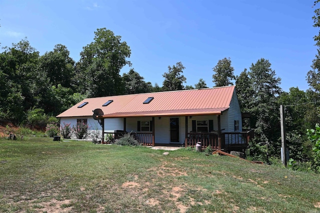 ranch-style home with a front yard and covered porch