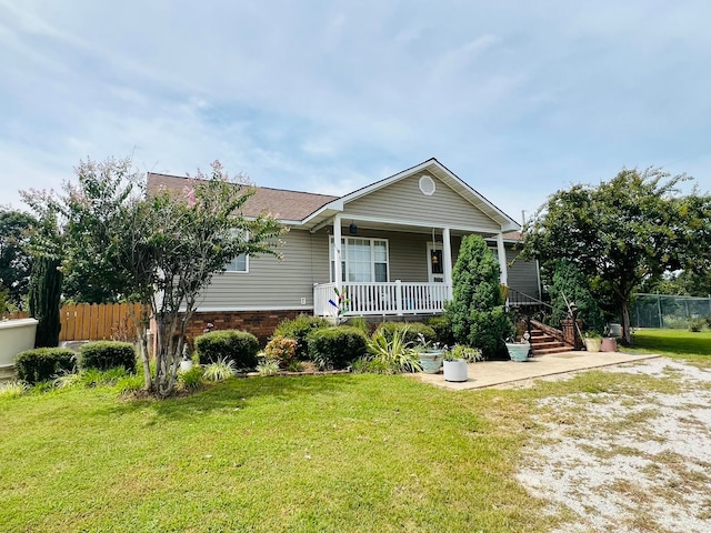 view of front facade with covered porch and a front yard