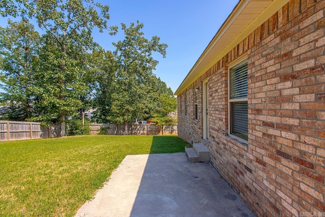 view of yard featuring a patio area