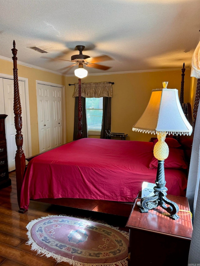 bedroom featuring ceiling fan, crown molding, a textured ceiling, and dark hardwood / wood-style floors