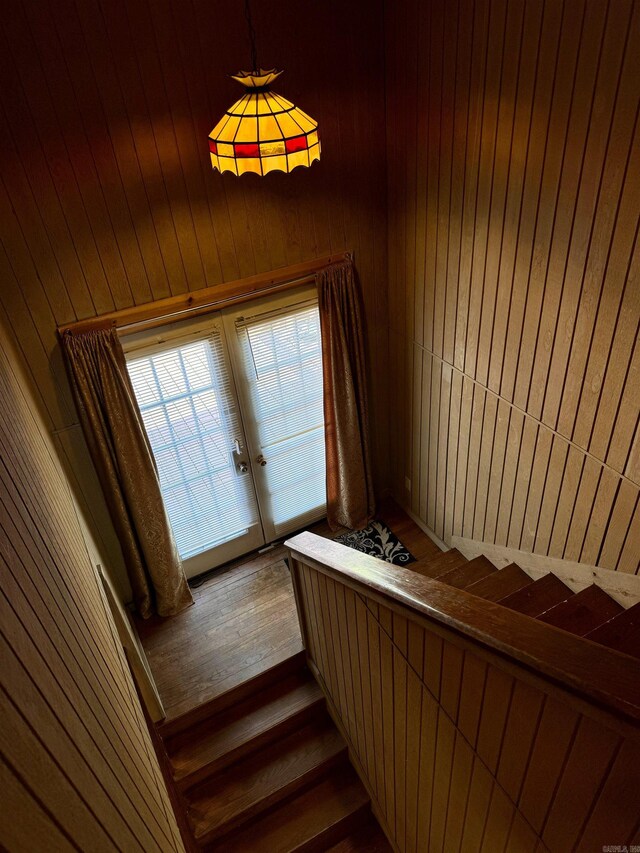 washroom with independent washer and dryer, ornamental molding, a textured ceiling, and tile patterned floors