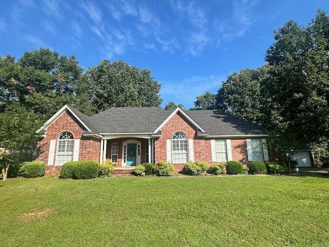 view of front facade with a front yard