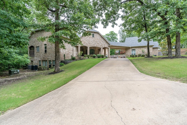 view of front facade featuring a front lawn and central AC unit