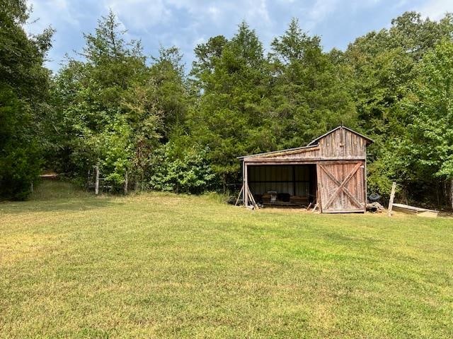 view of yard with an outdoor structure