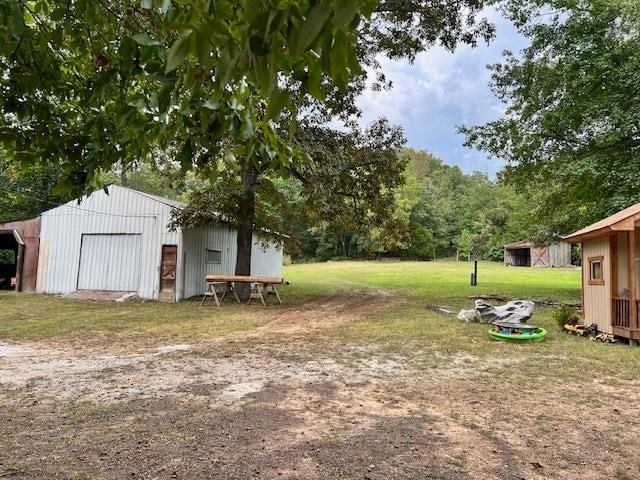 view of yard featuring an outbuilding and a garage