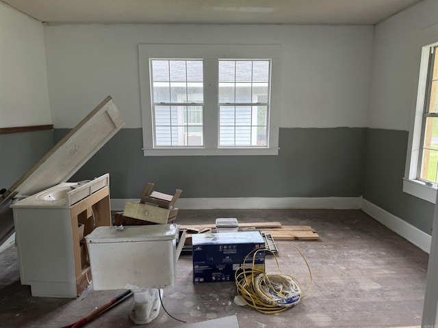 miscellaneous room with baseboards