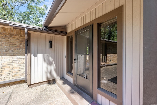 entrance to property featuring a patio