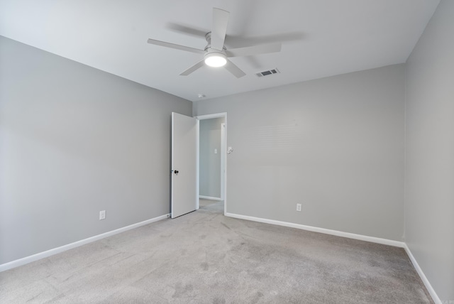 carpeted empty room featuring ceiling fan