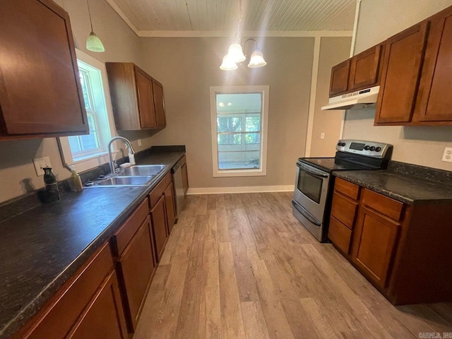 kitchen featuring light wood-type flooring, stainless steel range with electric cooktop, ornamental molding, sink, and decorative light fixtures