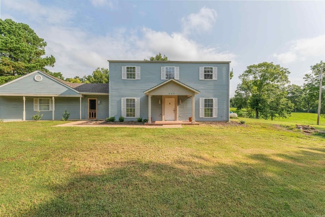 view of front facade with a front lawn