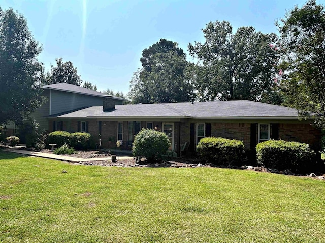 view of front of home with a front lawn