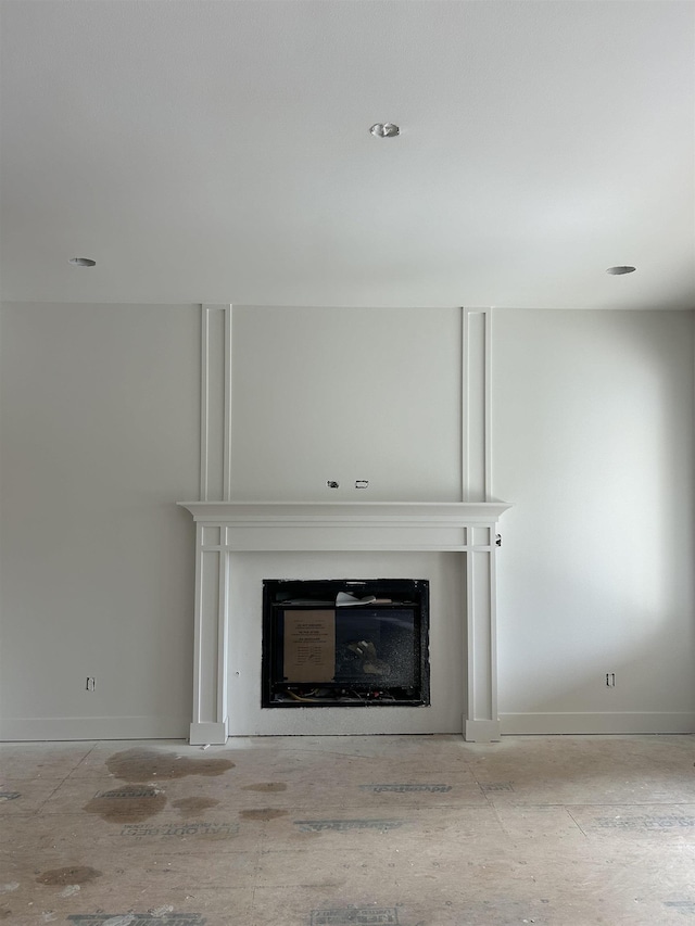 details featuring a fireplace and baseboards