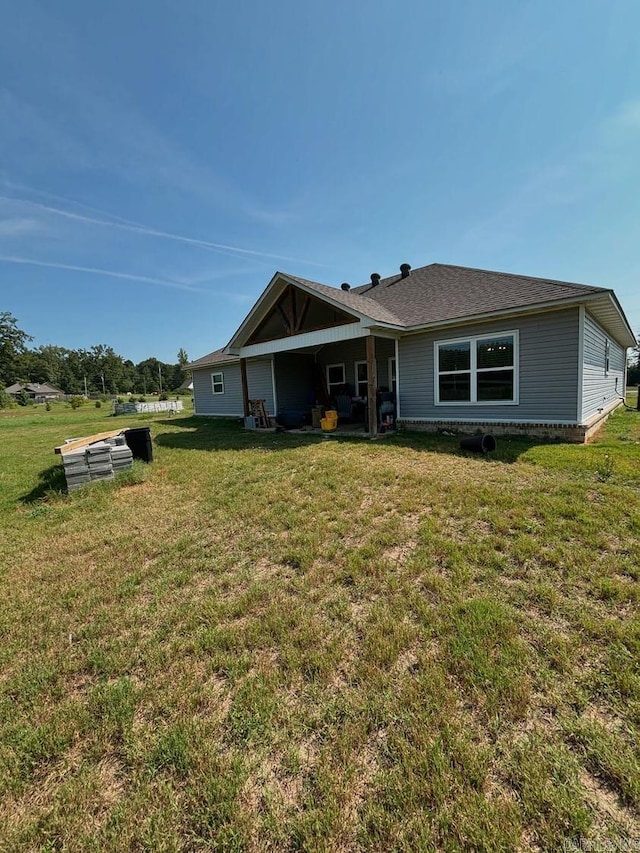 view of front of home with a front lawn