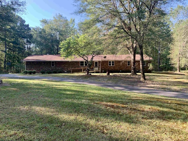 ranch-style home with a front yard