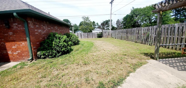 view of yard featuring a fenced backyard