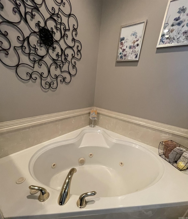 full bath featuring a jetted tub