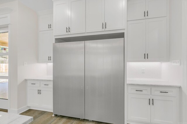 kitchen featuring gas range, decorative backsplash, custom exhaust hood, and dark hardwood / wood-style floors