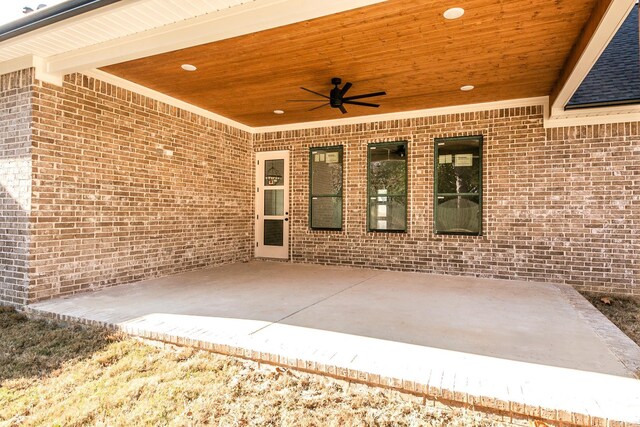 empty room with ceiling fan and hardwood / wood-style floors