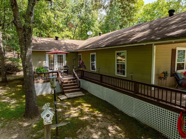 view of front facade featuring a wooden deck