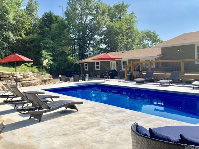 view of pool with a patio area and an outdoor hangout area