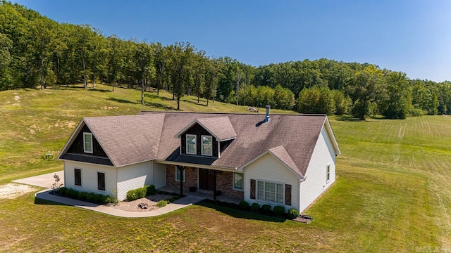 view of front of house featuring a front yard