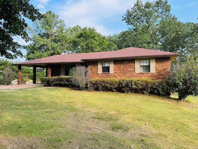 ranch-style house featuring a front lawn