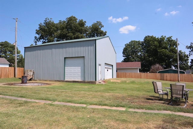 view of outdoor structure featuring fence and an outdoor structure