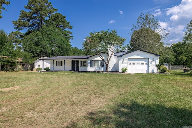 ranch-style home featuring a front lawn