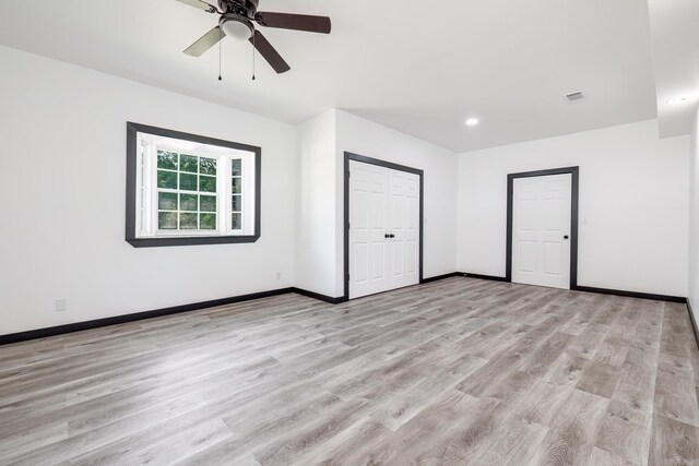 empty room featuring light hardwood / wood-style flooring and ceiling fan