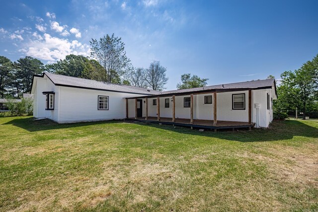 back of house featuring a yard