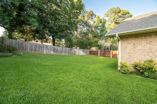 view of yard featuring a fenced backyard