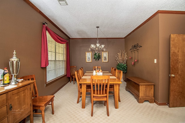 dining area featuring visible vents, ornamental molding, a notable chandelier, and light colored carpet