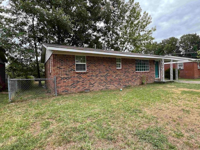 back of house featuring a yard