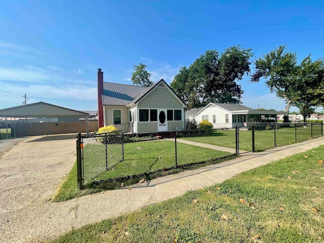 view of front facade featuring a front lawn and a carport