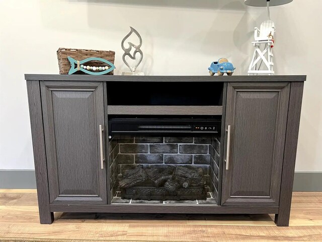 51 Yosemite Dr, Cherokee Village, AR 72529 - detailed view of wood finished floors, a fireplace, and baseboards