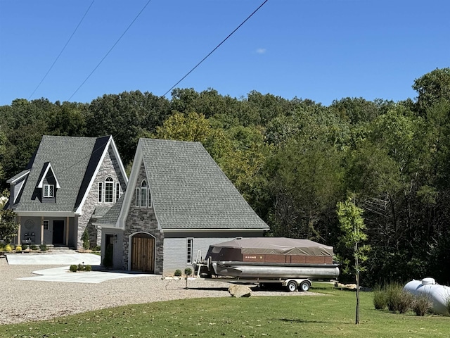 51 Yosemite Dr, Cherokee Village, AR 72529 - surrounding community featuring a yard and gravel driveway