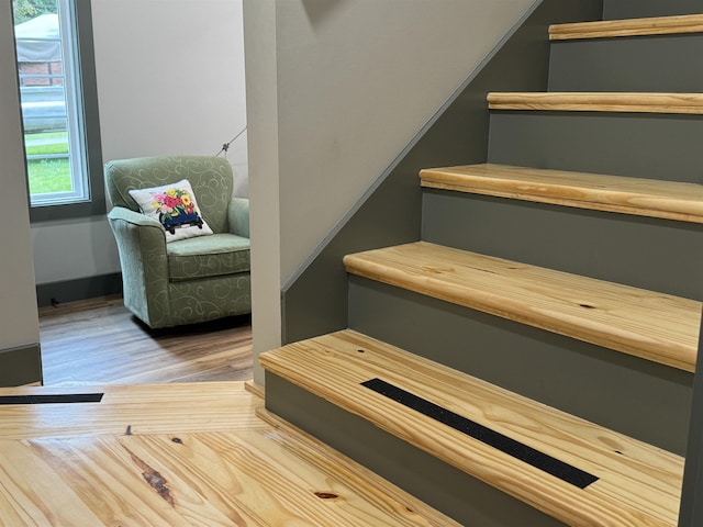 51 Yosemite Dr, Cherokee Village, AR 72529 - staircase featuring wood finished floors