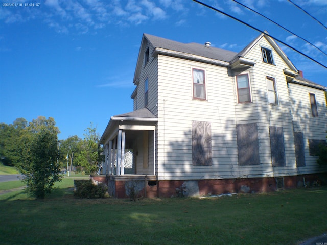 view of side of home featuring a lawn