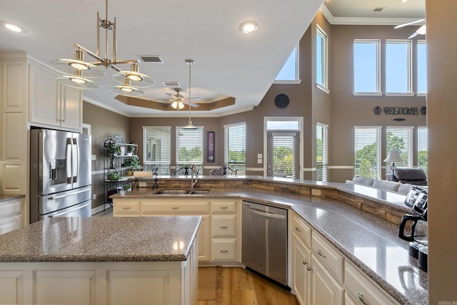 24 W Jericho Dr, Greenbrier, AR 72058 - kitchen featuring stainless steel appliances, a sink, visible vents, a ceiling fan, and ornamental molding