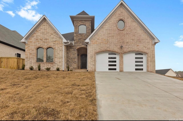 view of front of property featuring a front yard and a garage