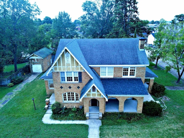 view of front of house featuring a front yard