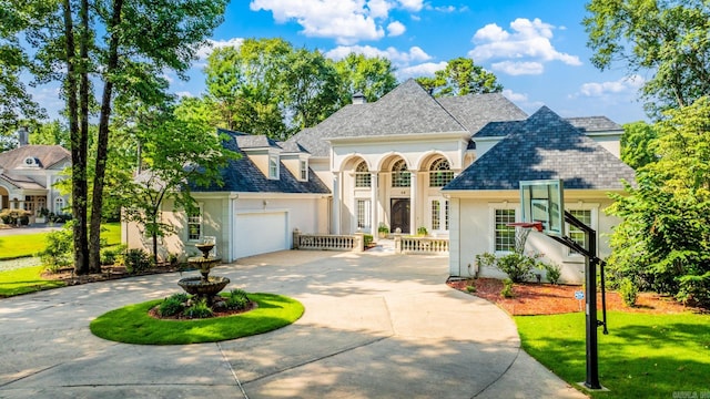 view of front of home featuring a front yard and a garage