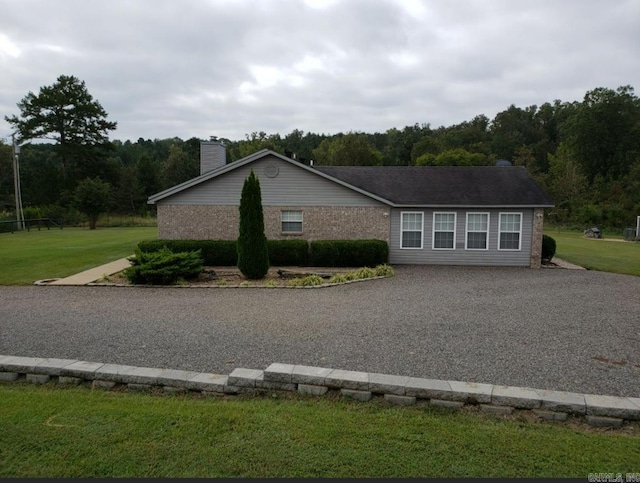 view of front of home featuring a front lawn