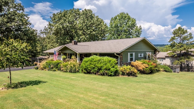 view of front of home featuring a front yard