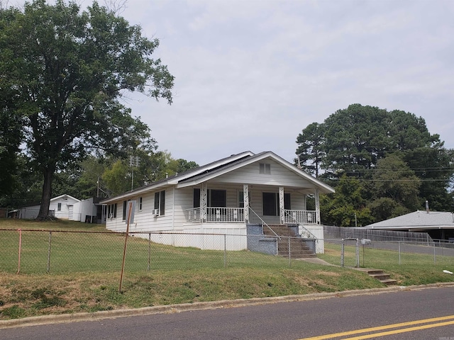 view of front of property featuring a front lawn and covered porch